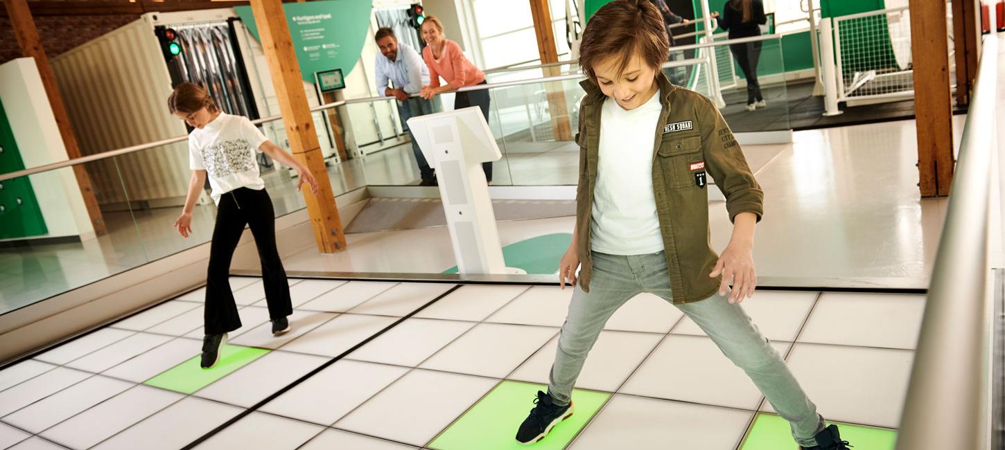 Kinderen spelen in het testlab van Universe Science Park