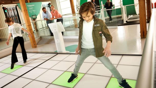 Kinderen spelen in het testlab van Universe Science Park