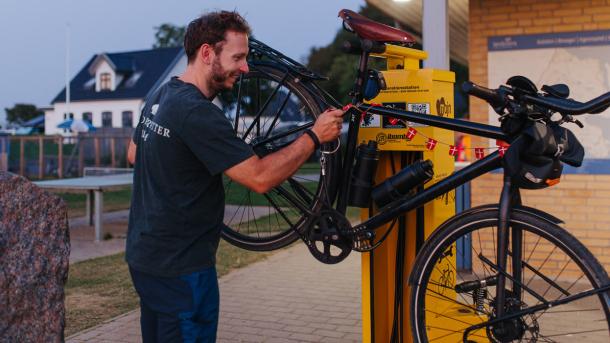 Bike Station in gebruik op Gammelmark Strand Camping