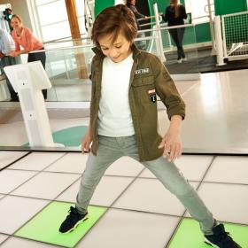 Kinderen spelen in het testlab van Universe Science Park