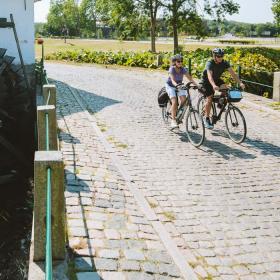 Par cykler ved Slotsmøllen i Aabenraa