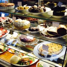 Een selectie taarten bij Café Hattesgaard