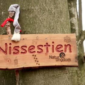 Nissestien i Aabenraa - dekoreret med træskilt